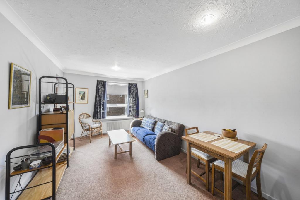 For Sale – Horseshoe Close, Isle of Dogs, London, E14 – One Bedroom Apartment – £300,000