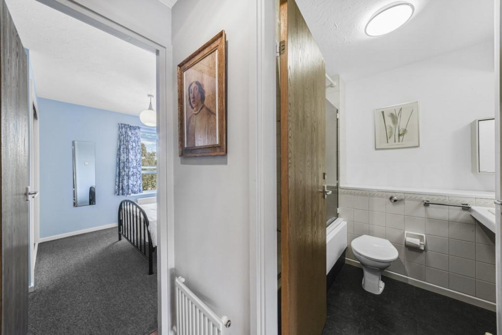 For Sale – Horseshoe Close, Isle of Dogs, London, E14 – One Bedroom Apartment – £300,000