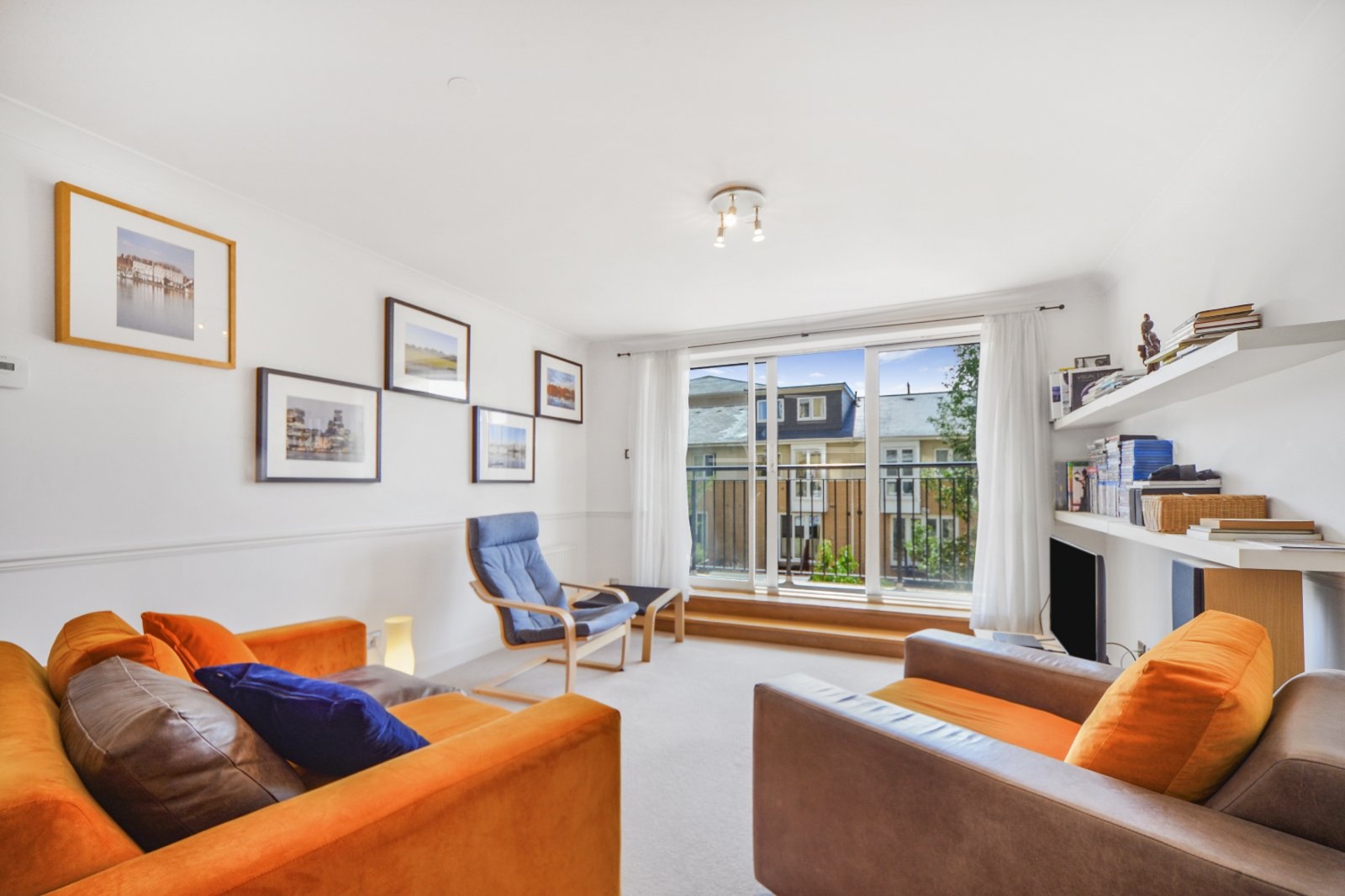 For Sale – Newport Avenue, Virginia Quay, London, E14 – Two Bedroom Apartment – £435,000