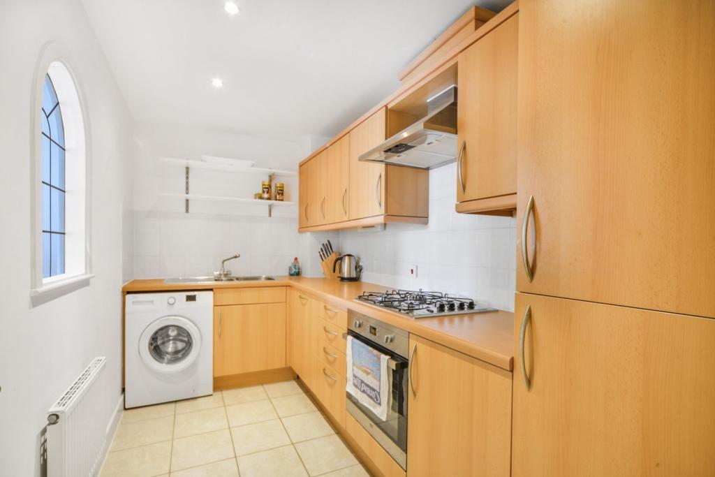 For Sale – Newport Avenue, Virginia Quay, London, E14 – Two Bedroom Apartment – £435,000