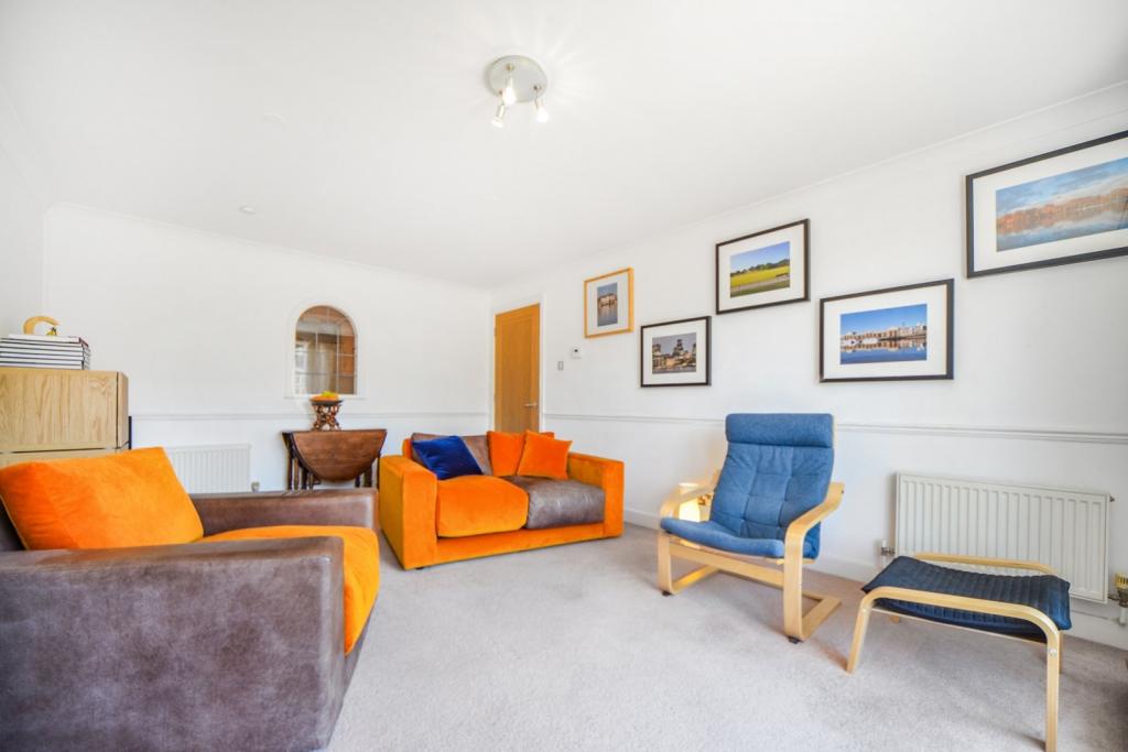 For Sale – Newport Avenue, Virginia Quay, London, E14 – Two Bedroom Apartment – £435,000