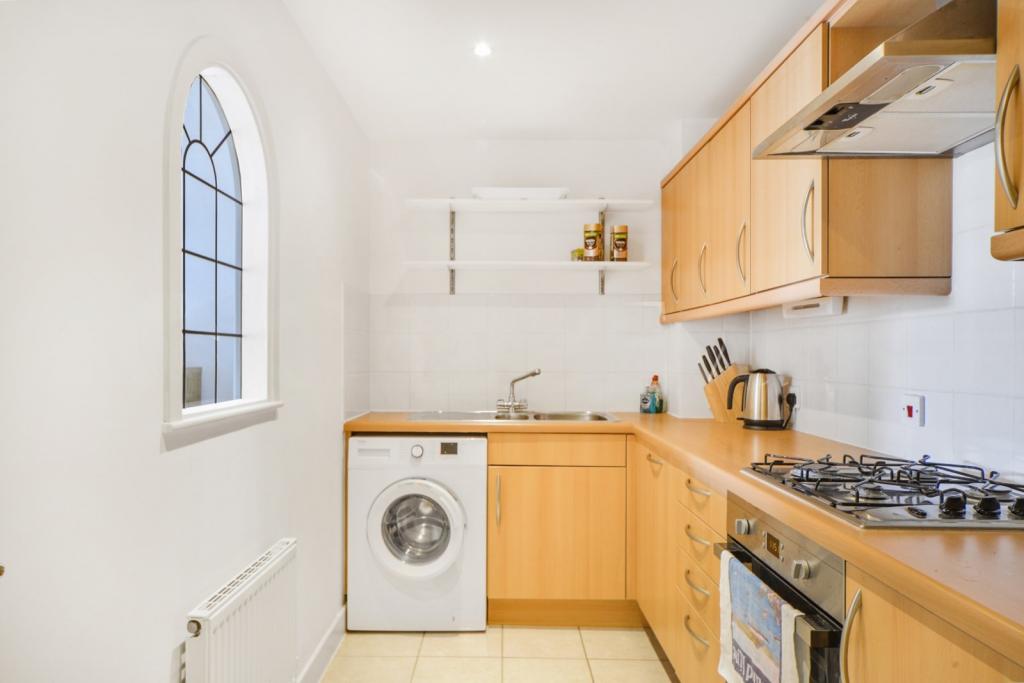 For Sale – Newport Avenue, Virginia Quay, London, E14 – Two Bedroom Apartment – £435,000