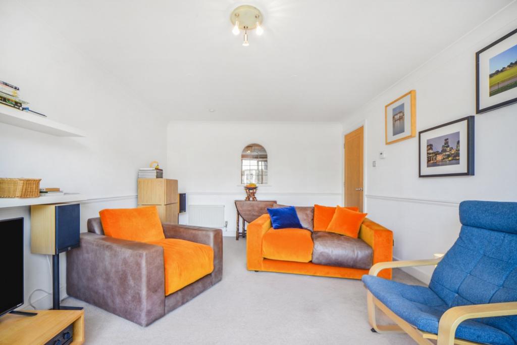 For Sale – Newport Avenue, Virginia Quay, London, E14 – Two Bedroom Apartment – £435,000