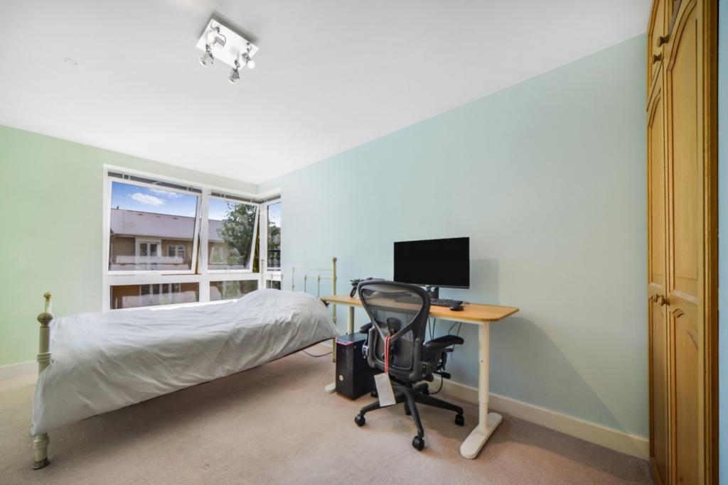 For Sale – Newport Avenue, Virginia Quay, London, E14 – Two Bedroom Apartment – £435,000