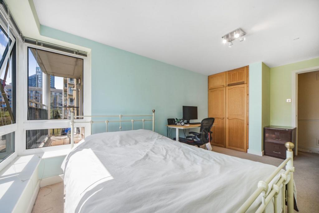 For Sale – Newport Avenue, Virginia Quay, London, E14 – Two Bedroom Apartment – £435,000