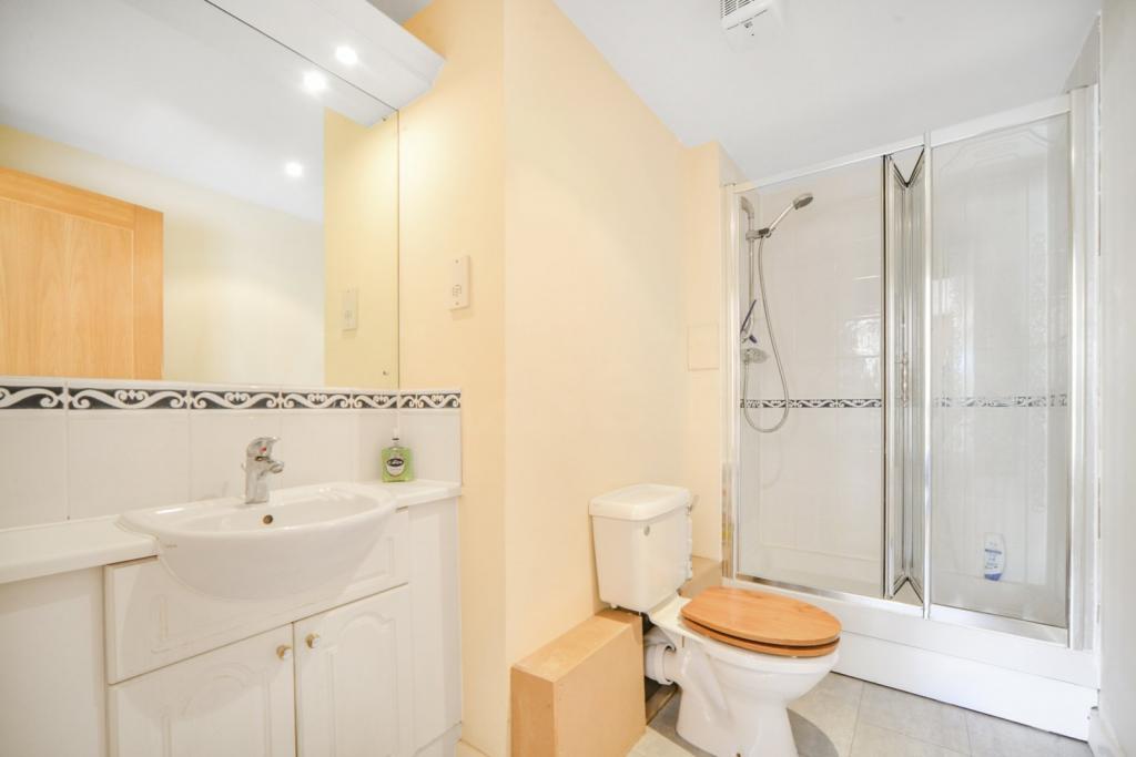 For Sale – Newport Avenue, Virginia Quay, London, E14 – Two Bedroom Apartment – £435,000