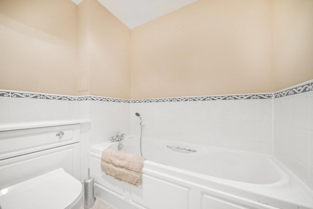 For Sale – Newport Avenue, Virginia Quay, London, E14 – Two Bedroom Apartment – £435,000