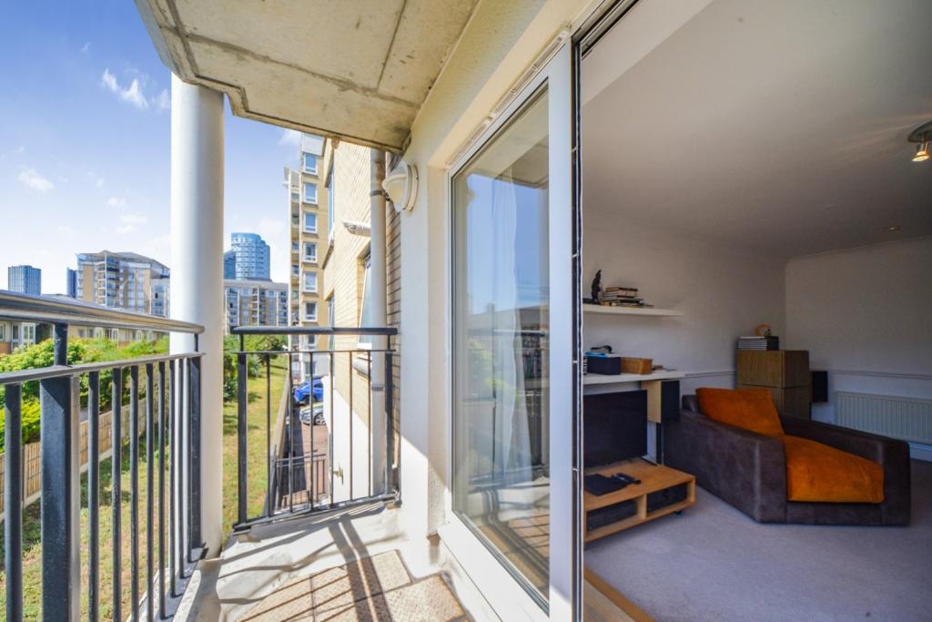 For Sale – Newport Avenue, Virginia Quay, London, E14 – Two Bedroom Apartment – £435,000