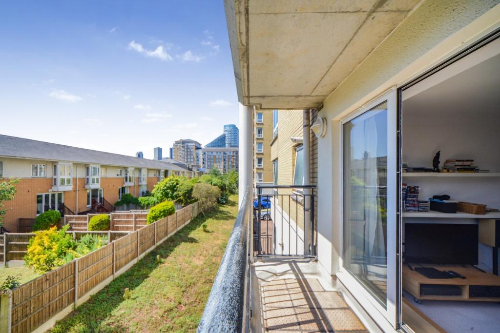For Sale – Newport Avenue, Virginia Quay, London, E14 – Two Bedroom Apartment – £435,000