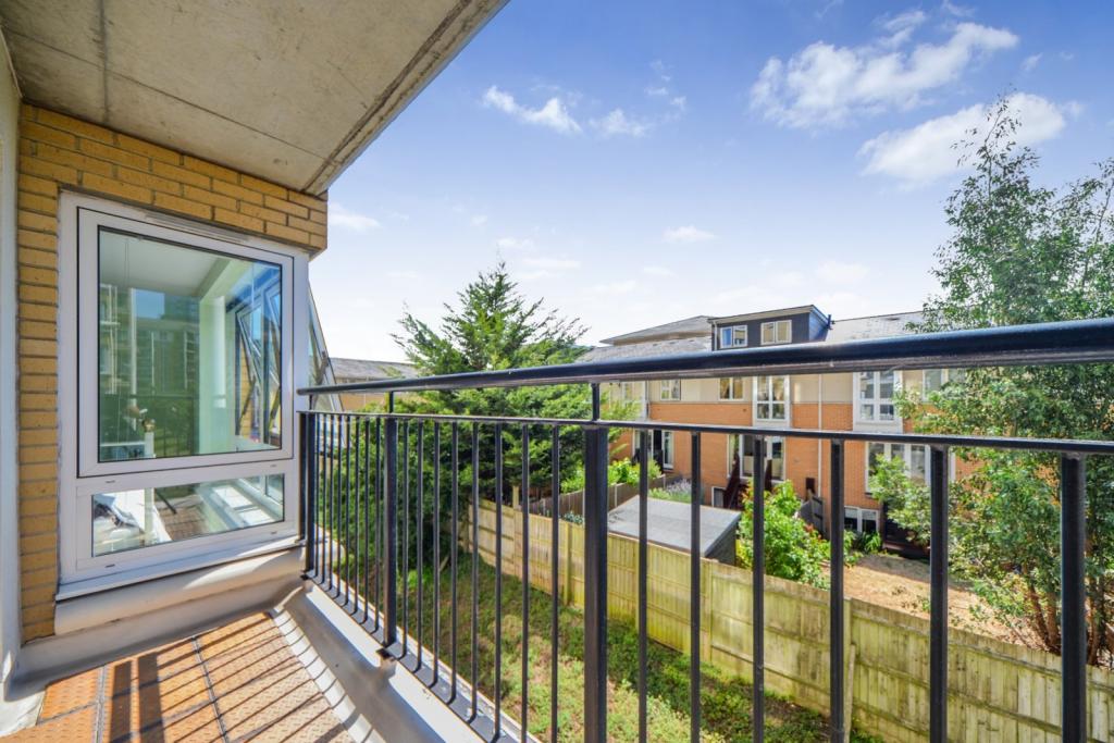 For Sale – Newport Avenue, Virginia Quay, London, E14 – Two Bedroom Apartment – £435,000
