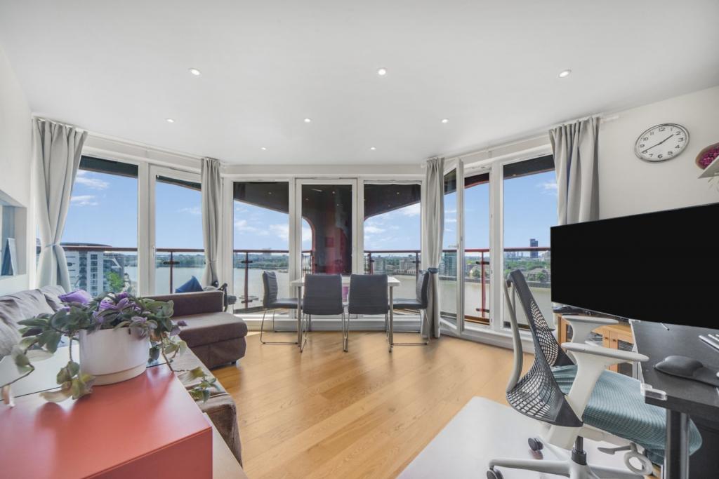 Seacon Tower, Hutchings Street, Canary Wharf, London, E14 £515,000 Asking Price