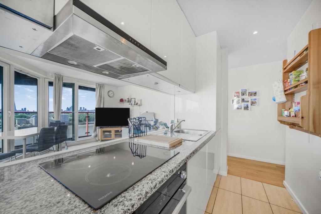 Seacon Tower, Hutchings Street, Canary Wharf, London, E14 £515,000 Asking Price