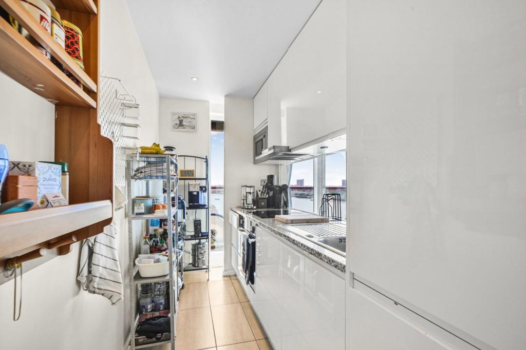 Seacon Tower, Hutchings Street, Canary Wharf, London, E14 £515,000 Asking Price