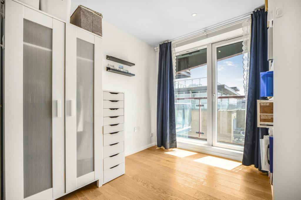 Seacon Tower, Hutchings Street, Canary Wharf, London, E14 £515,000 Asking Price