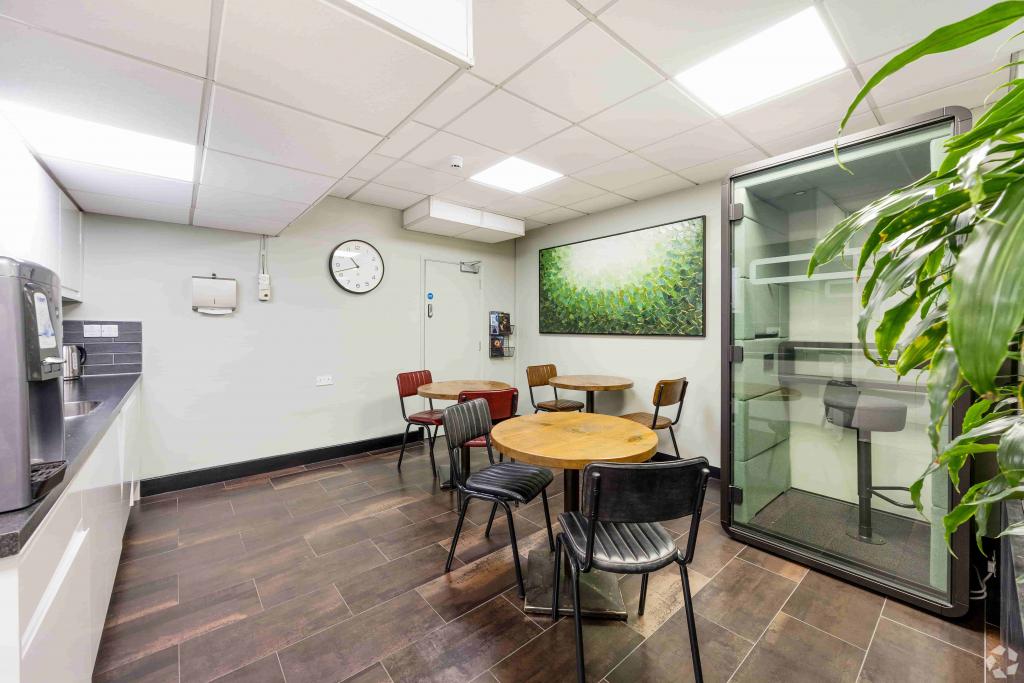 5 St Johns Ln, Farringdon, LondonOffice Space For Lease –  – £39 - £48 per sq ft (FRI
