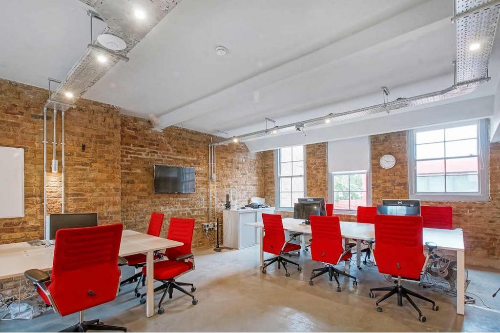 26 Britton St, Farringdon, London EC1M 5NQ For Lease – Office Space