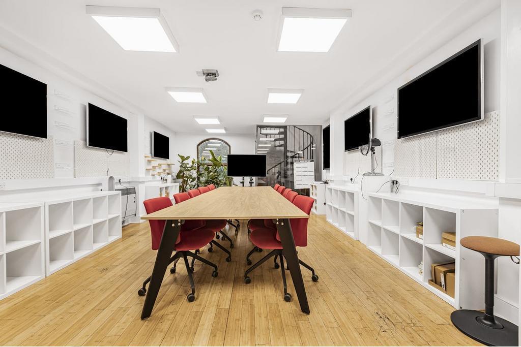 26 Britton St, Farringdon, London EC1M 5NQ For Lease – Office Space