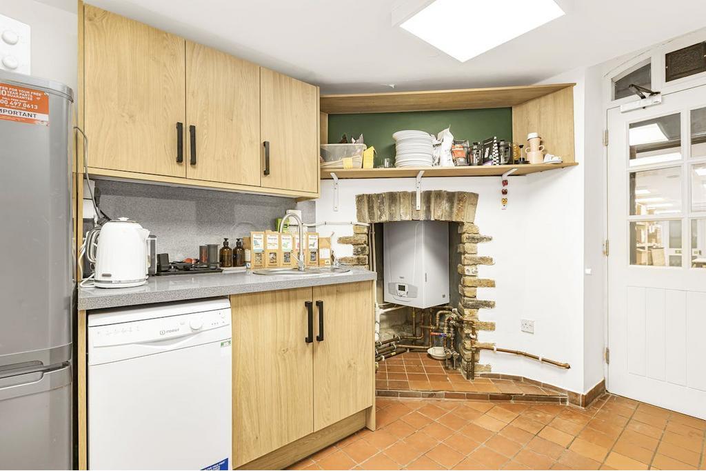 28 Britton St, Farringdon, London EC1M 5UE For Lease – Office Space – £37.50 per sq ft