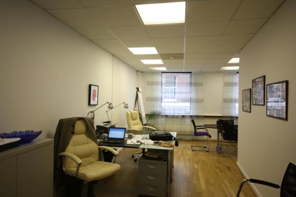 107 Charterhouse St Office – City Fringe Submarket – London EC1M 6HW For Lease – Office Space