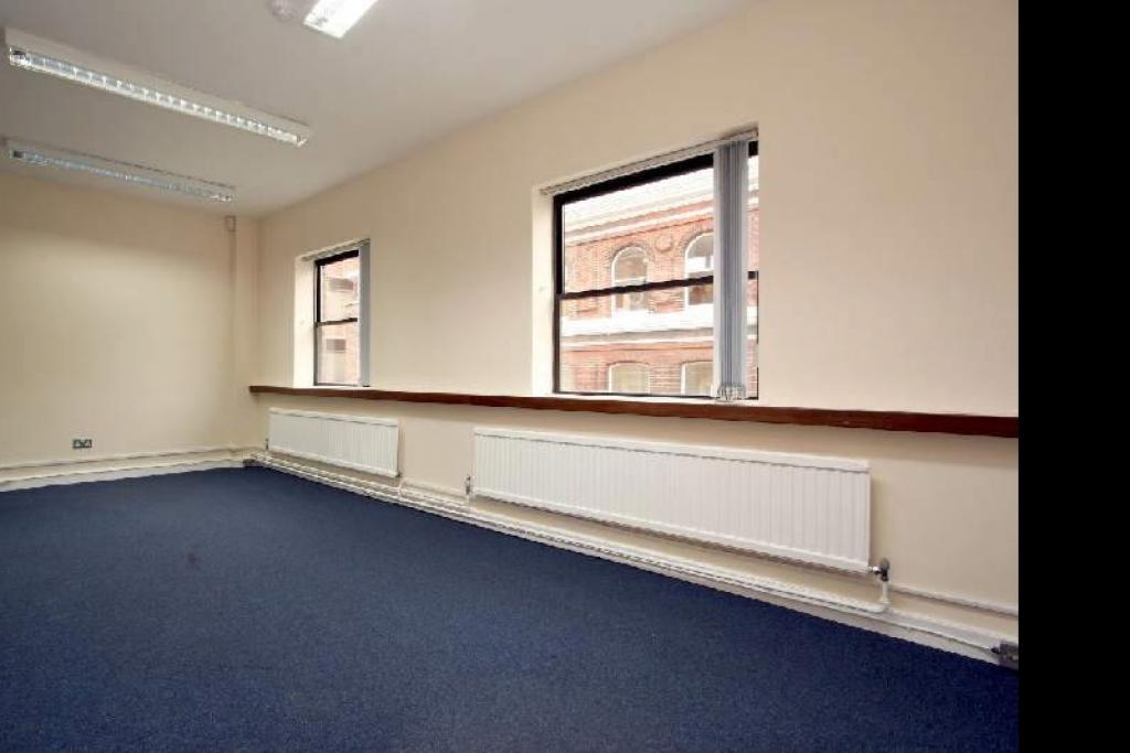 107 Charterhouse St Office – City Fringe Submarket – London EC1M 6HW For Lease – Office Space