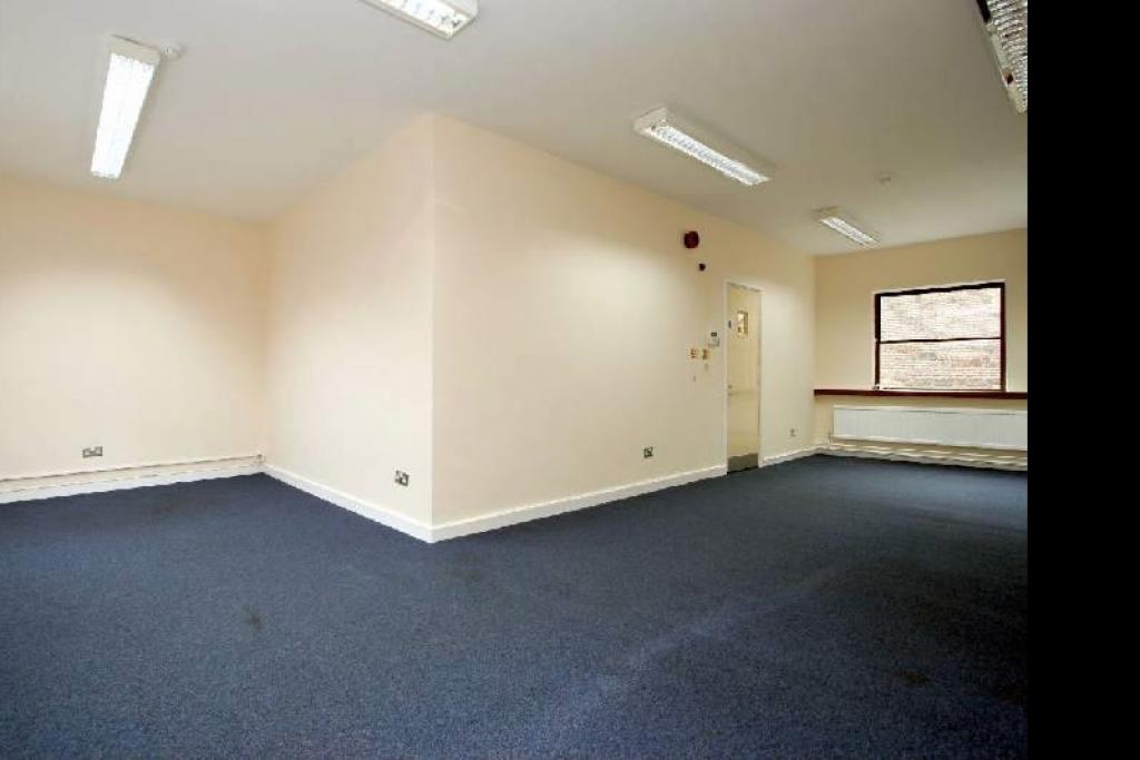 107 Charterhouse St Office – City Fringe Submarket – London EC1M 6HW For Lease – Office Space