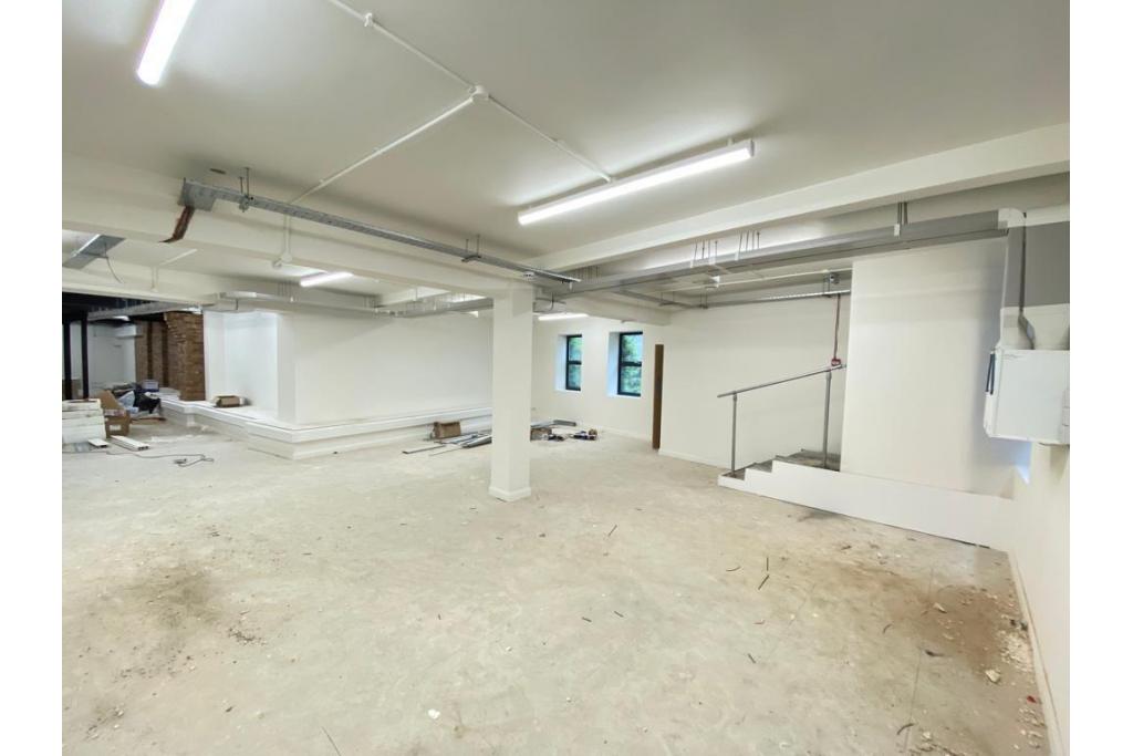 4 Goswell Road – Office Building Office/Ret – London EC1M 7AN For Lease – £22.99 per sq ft