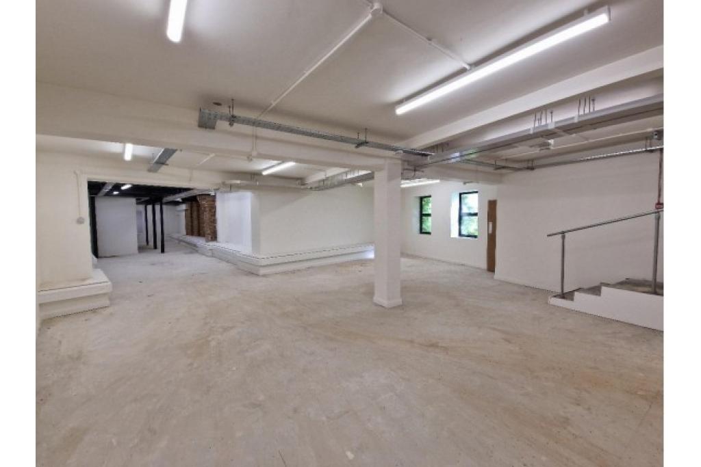 4 Goswell Road – Office Building Office/Ret – London EC1M 7AN For Lease – £22.99 per sq ft