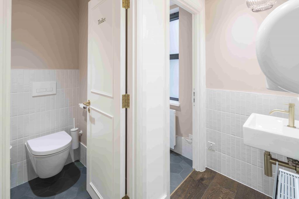 1 Cowcross Street, London EC1M 6DR – Office Space for Lease – 1,234 sq ft