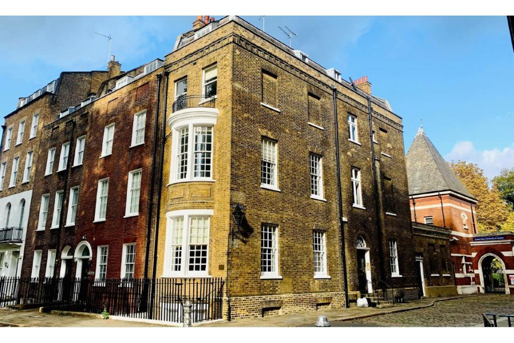 12A Charterhouse Square – Office Space for Lease – 3,233 sq ft – Clerkenwell, London EC1M 6AX