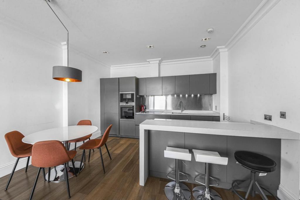 Sterling Mansions – 2-Bedroom Apartment for Sale – Aldgate, London, E1