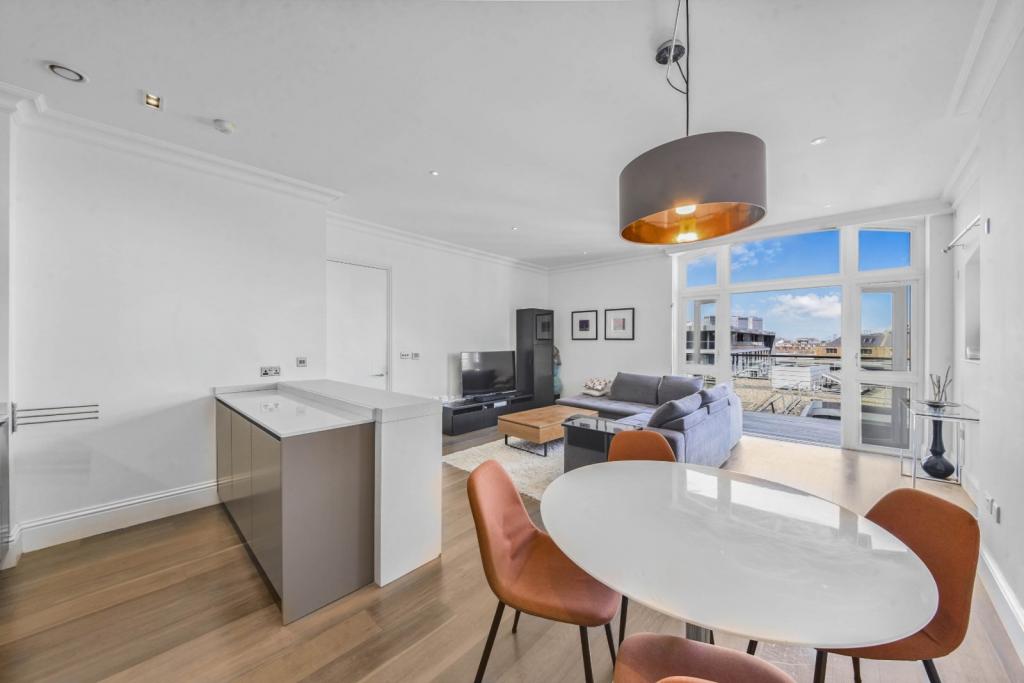 Sterling Mansions – 2-Bedroom Apartment for Sale – Aldgate, London, E1