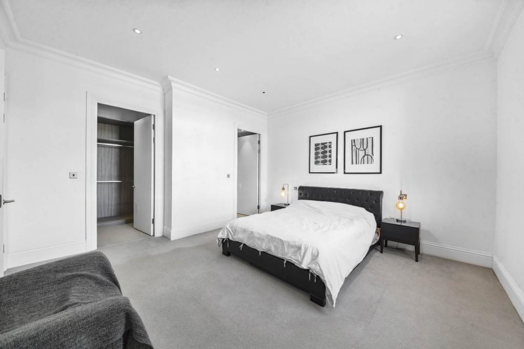 Sterling Mansions – 2-Bedroom Apartment for Sale – Aldgate, London, E1