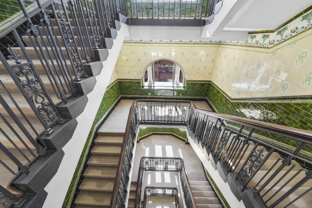 Sterling Mansions – 2-Bedroom Apartment for Sale – Aldgate, London, E1