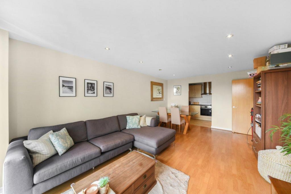 Berglen Court – 2-Bedroom Apartment for Sale – Limehouse, London, E14