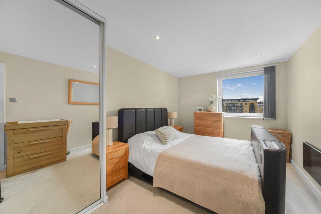 Berglen Court – 2-Bedroom Apartment for Sale – Limehouse, London, E14