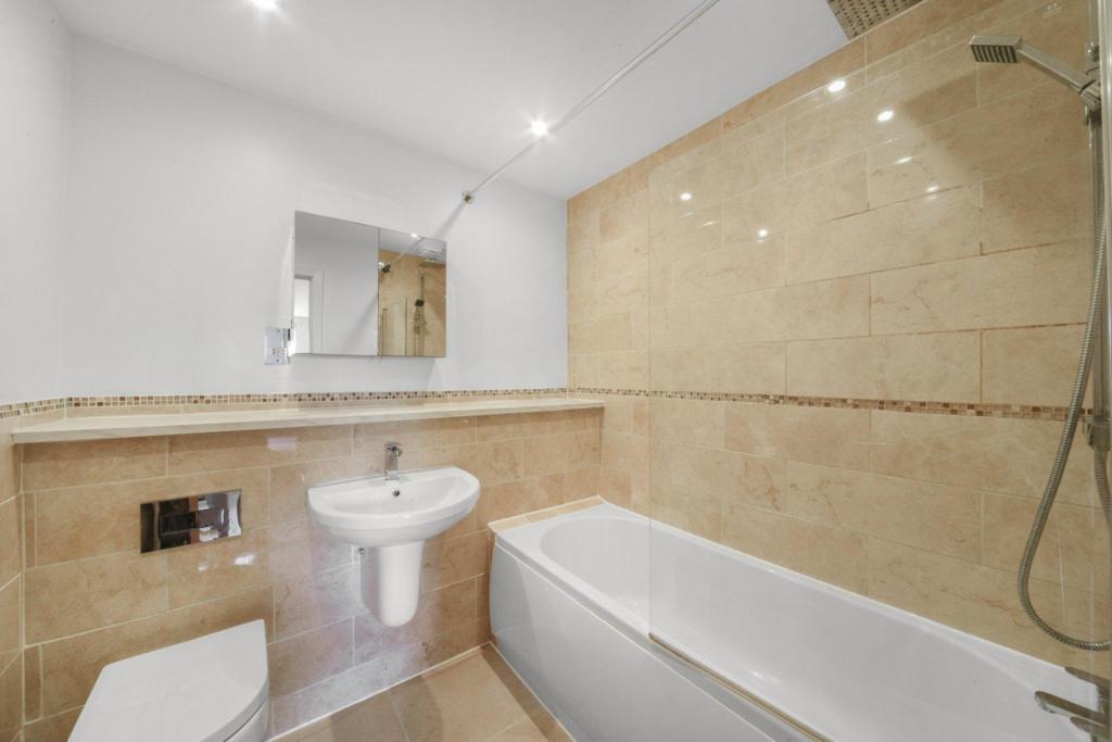 Berglen Court – 2-Bedroom Apartment for Sale – Limehouse, London, E14