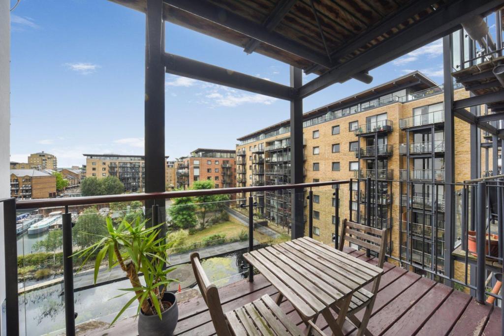 Berglen Court – 2-Bedroom Apartment for Sale – Limehouse, London, E14