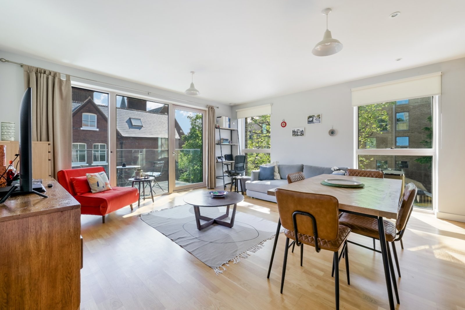 1 Bedroom Apartment for Sale – New Paragon Walk, Trafalgar Place, Elephant & Castle,