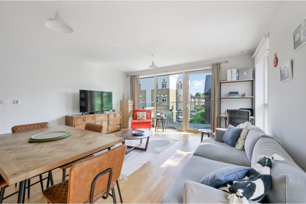 1 Bedroom Apartment for Sale – New Paragon Walk, Trafalgar Place, Elephant & Castle,