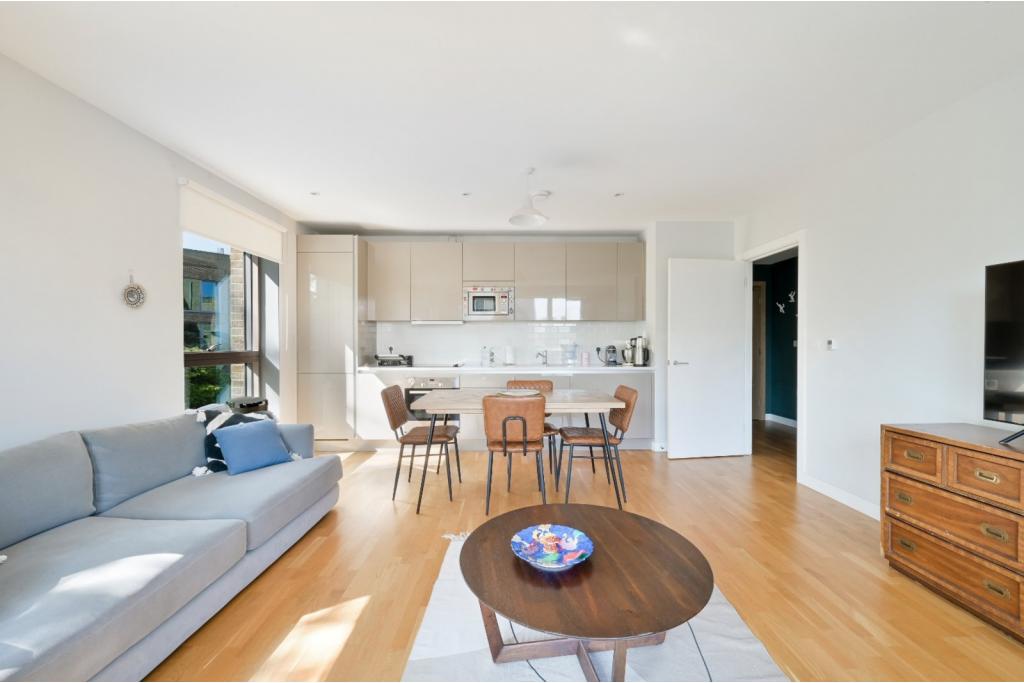 1 Bedroom Apartment for Sale – New Paragon Walk, Trafalgar Place, Elephant & Castle,