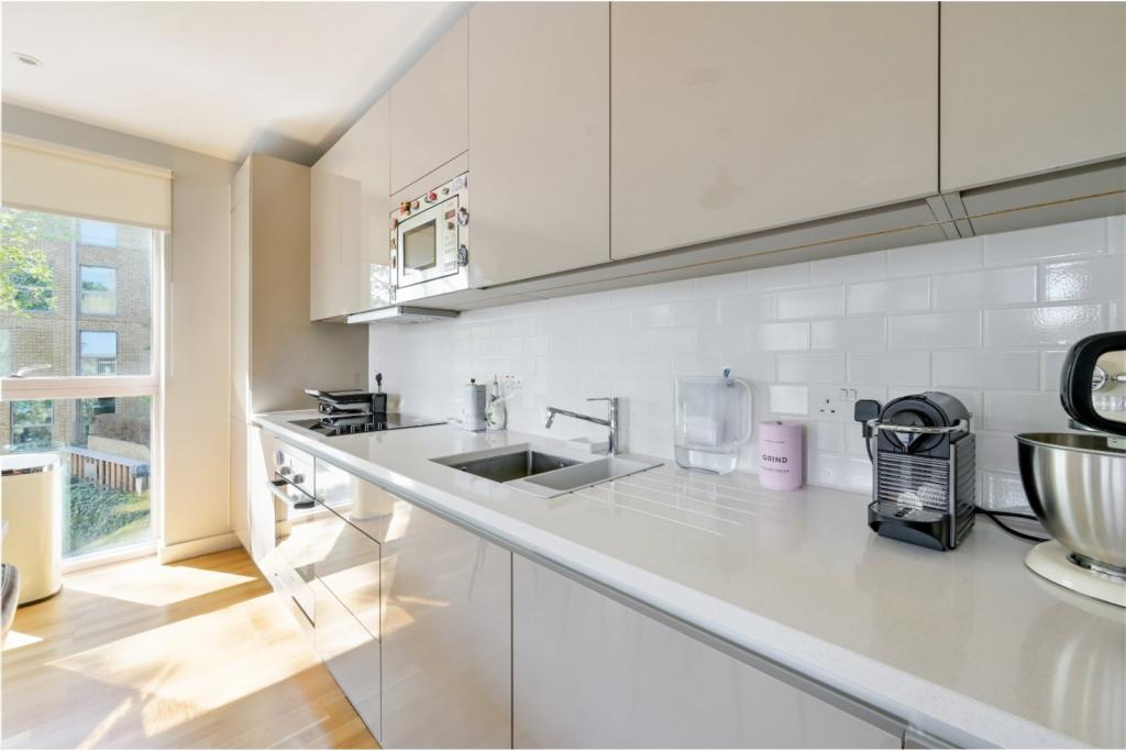 1 Bedroom Apartment for Sale – New Paragon Walk, Trafalgar Place, Elephant & Castle,