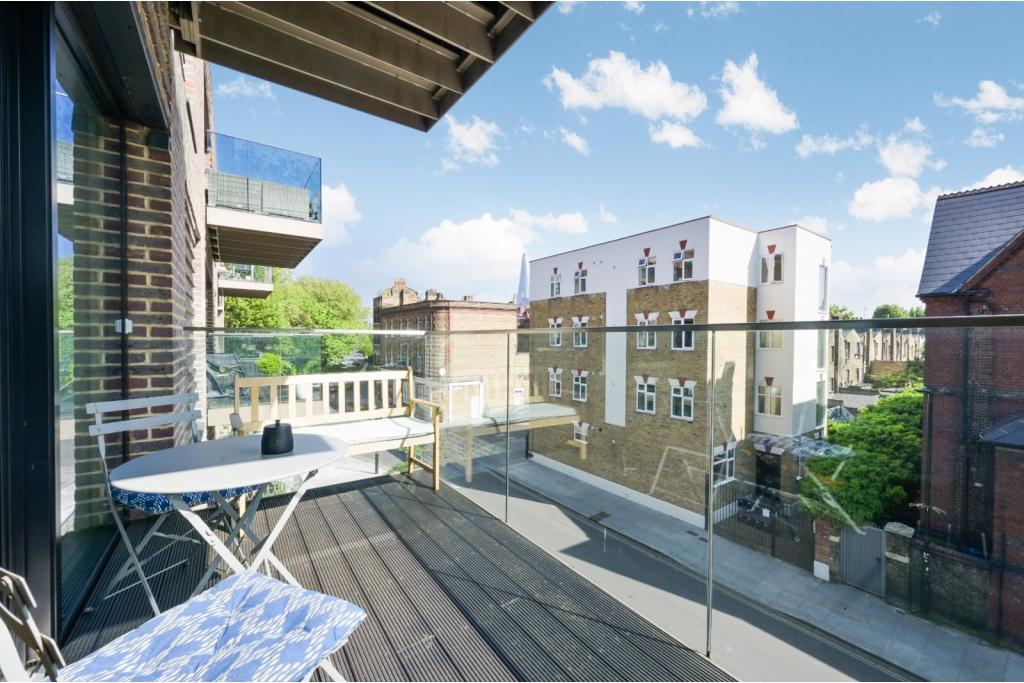 1 Bedroom Apartment for Sale – New Paragon Walk, Trafalgar Place, Elephant & Castle,