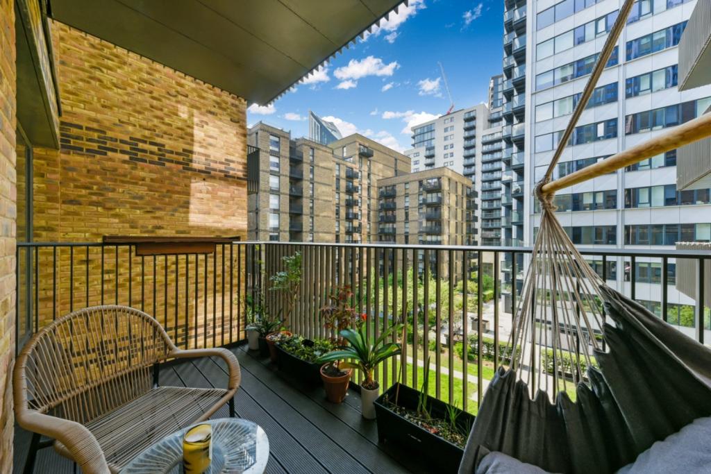 2 Bedroom Apartment for Sale – New Lion Way, London, SE17 – £700,000 Guide Price