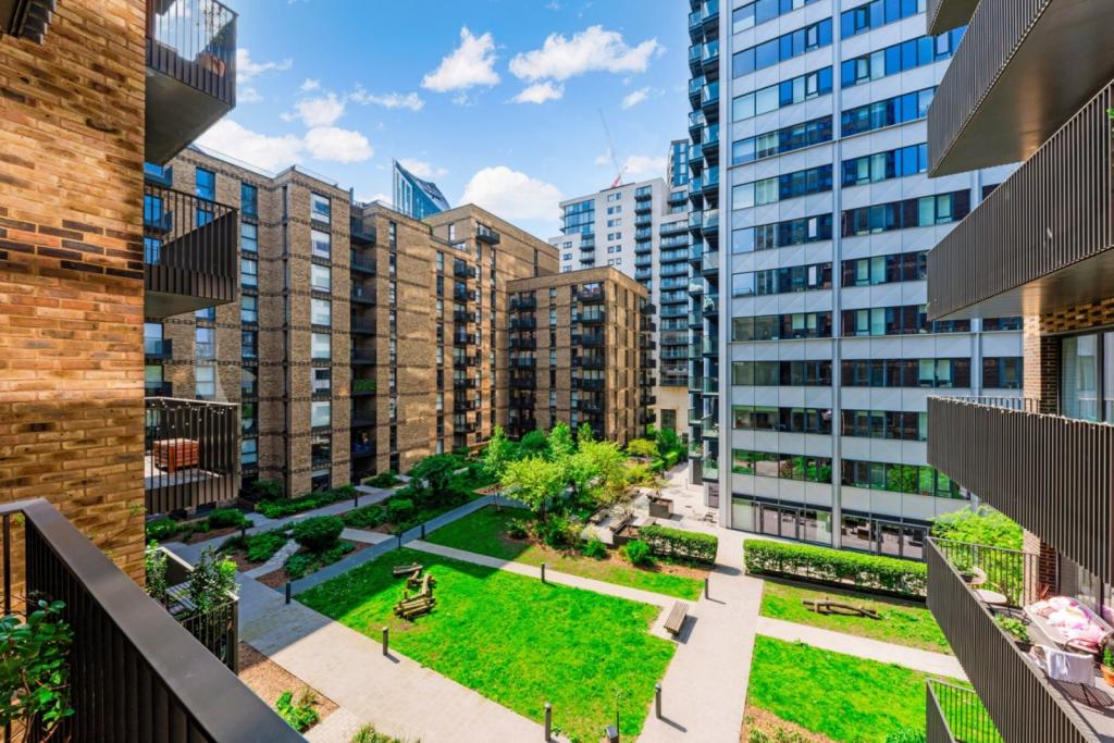 2 Bedroom Apartment for Sale – New Lion Way, London, SE17 – £700,000 Guide Price