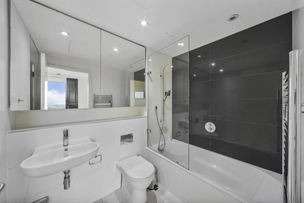 2 Bedroom Penthouse Apartment for Sale – Walworth Road, Elephant & Castle, London,