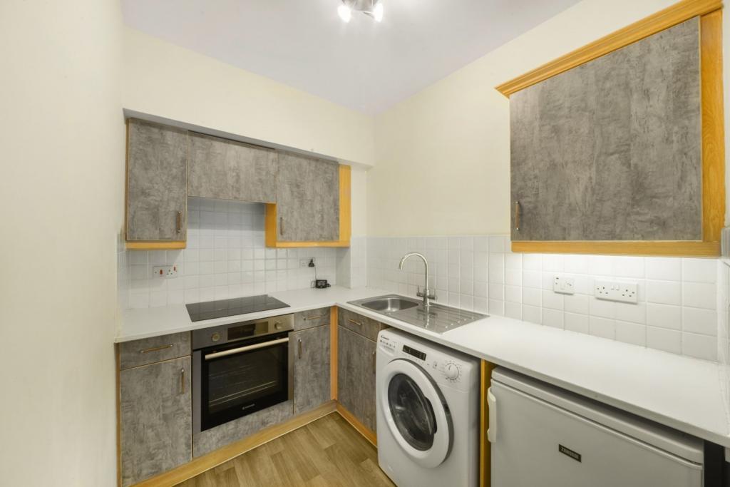Studio Apartment for Sale – Newington Causeway, London, SE1 – £250,000 Guide Price