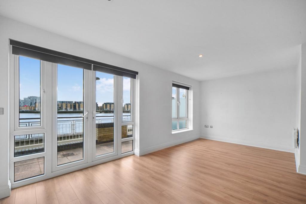 £720,000 Offers in Excess Of – St Davids Square, Isle Of Dogs, London, E14