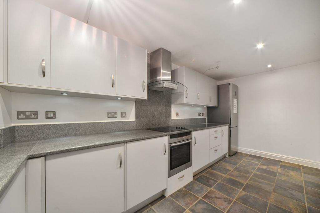 £720,000 Offers in Excess Of – St Davids Square, Isle Of Dogs, London, E14
