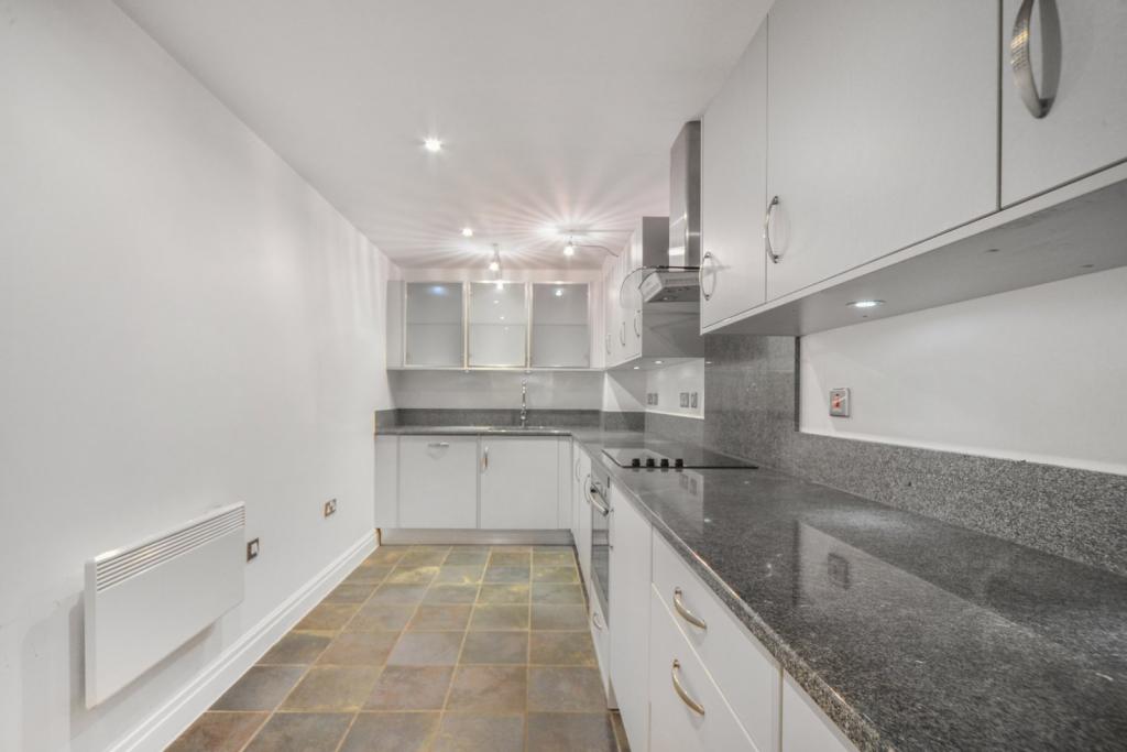 £720,000 Offers in Excess Of – St Davids Square, Isle Of Dogs, London, E14