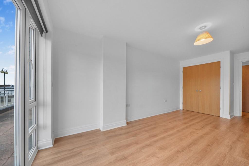 £720,000 Offers in Excess Of – St Davids Square, Isle Of Dogs, London, E14